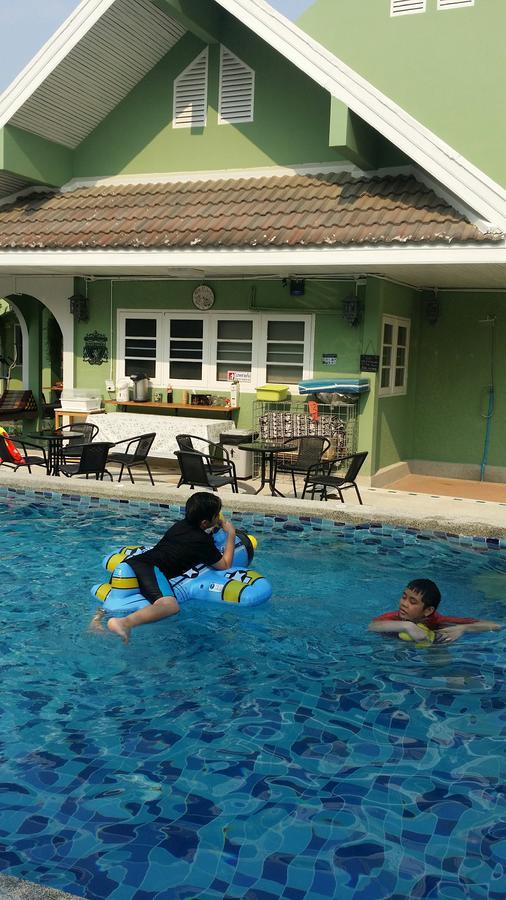 Solar Ville House Chiangmai チエンマイ エクステリア 写真